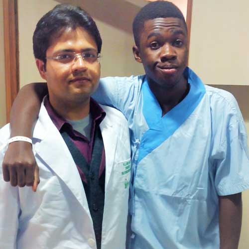 PATIENT PHOTOGRAPH WITH THE SURGEON-DR-UJJWAL-GULATI
